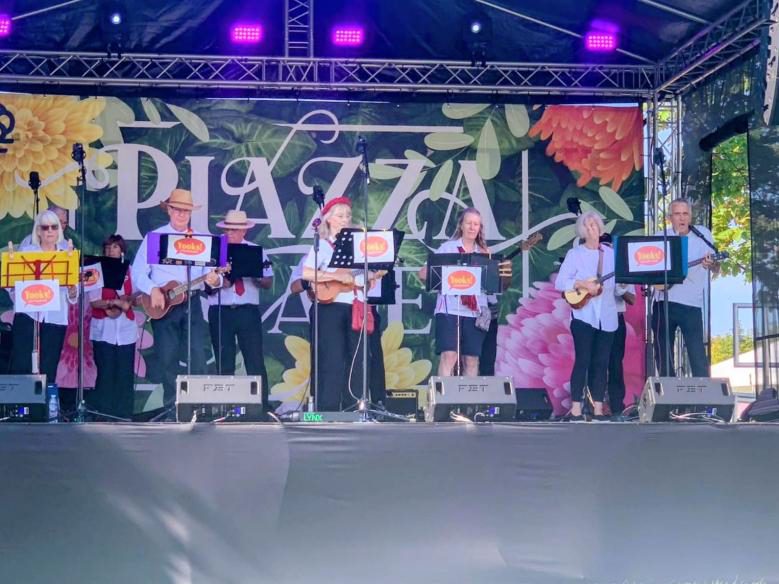 yooks piazza stage