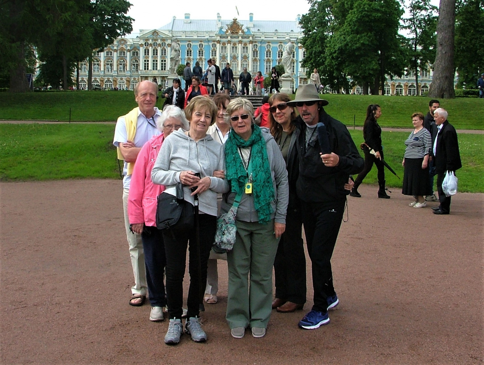 The-Russian-Group-outside-the-Catherine-Palace-in-Pushkin